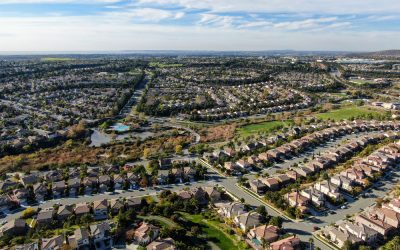 Firmy proponują rozmaity dobór pokryć dachowych, wytworzonych z różnorodnych materiałów o pełnych właściwościach.